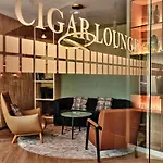 Crowne Plaza By Ihg Отель