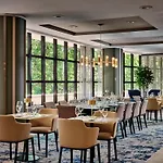 Crowne Plaza By Ihg Отель 4*