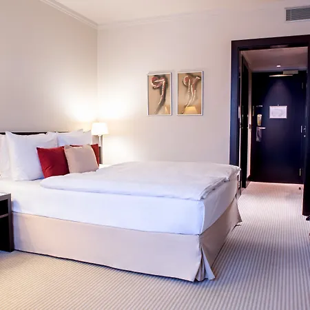 Hotel Crowne Plaza By Ihg 4*