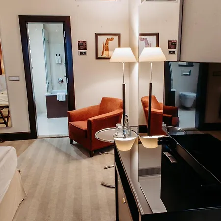 Hotel Crowne Plaza By Ihg 4*