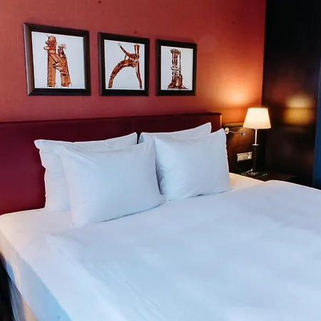 Crowne Plaza By Ihg Hotel