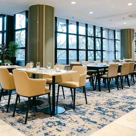 Crowne Plaza By Ihg Hotel