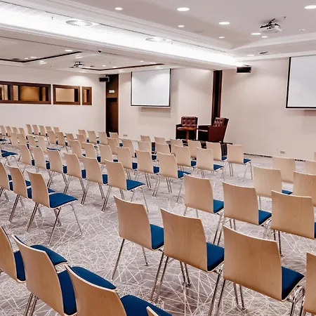 Crowne Plaza By Ihg 4*