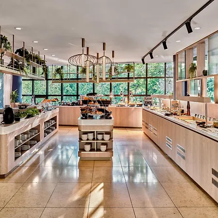 Отель Crowne Plaza By Ihg