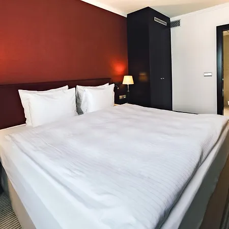 Crowne Plaza By Ihg Отель