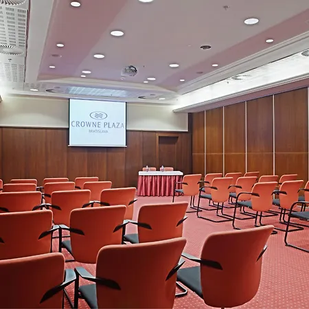 Отель Crowne Plaza By Ihg Братислава
