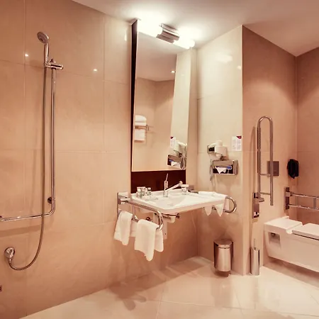 Crowne Plaza By Ihg 4*