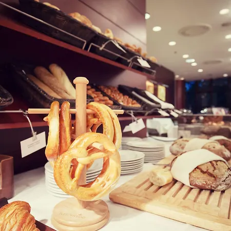 Crowne Plaza By Ihg Отель