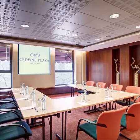 Crowne Plaza By Ihg Hotel Pressburg