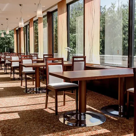 Отель Crowne Plaza By Ihg 4*