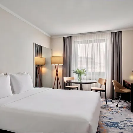 Отель Crowne Plaza By Ihg Братислава