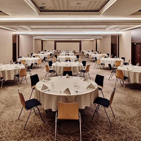 Отель Crowne Plaza By Ihg 4*