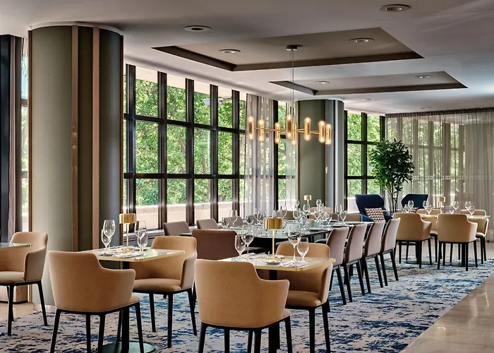 Crowne Plaza By Ihg Hotel 4*