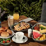 Crowne Plaza By Ihg