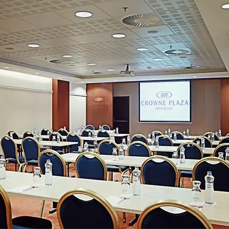 Crowne Plaza By Ihg Szálloda 4*